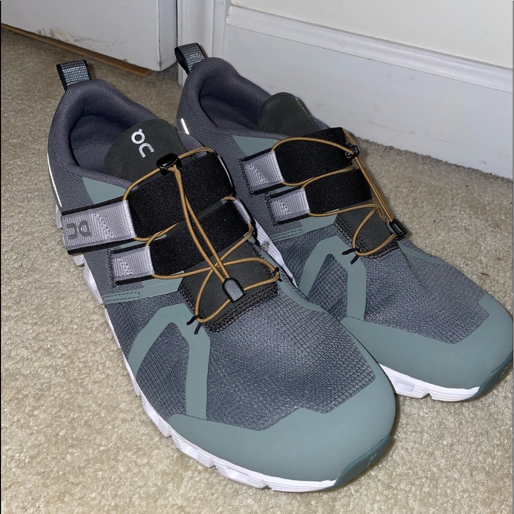 On cloud tennis shoes